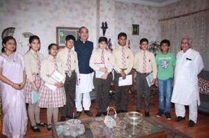 Union Minister for Health and Family Welfare, Ghulam Nabi Azad with students of Banyan International School. Union Minister for Health and Family Welfare, Ghulam Nabi Azad with students of Banyan International School.