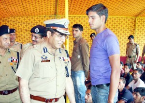 page5-5 DGP Kuldeep Khoda supervising recruitment process at Distt. Police Lines, Udhampur on Wednesday.