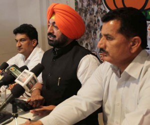 Sukhvinderpal Singh Grewal talking to media persons at Jammu on Friday.	