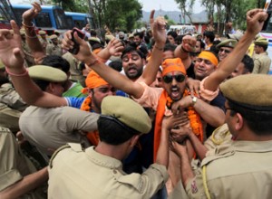 BD activists jostling with Police at Jhajar Kotli on Sunday.