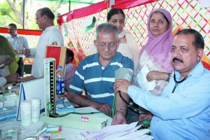 Dr. Jitendra Singh examining patients during a diabetes camp at Jammu on Wednesday. - Excelsior/Rakesh Dr. Jitendra Singh examining patients during a diabetes camp at Jammu on Wednesday. - Excelsior/Rakesh