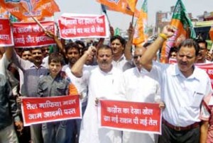 BJP activists protesting at Vijaypur on Wednesday. BJP activists protesting at Vijaypur on Wednesday.