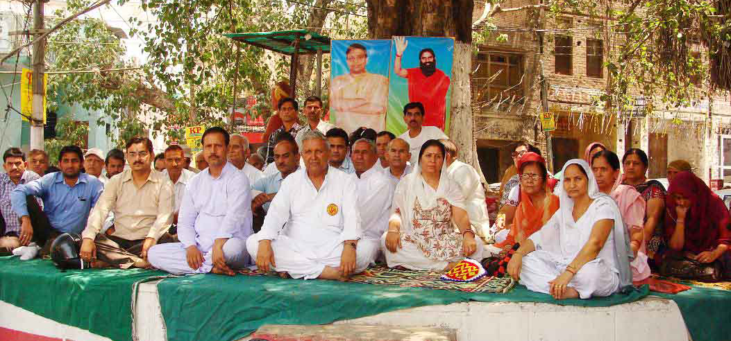 Supporters of Baba Ram Dev and Anna Hazare sitting on one day dharna at Samba on Sunday. Supporters of Baba Ram Dev and Anna Hazare sitting on one day dharna at Samba on Sunday.