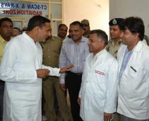 Minister for Health, Horticulture and Floriculture, Sham Lal Sharma with staff of doctor’s of Trauma Center cum Emergency Hospital at Jajjar Kotli on Tuesday. Minister for Health, Horticulture and Floriculture, Sham Lal Sharma with staff of doctor’s of Trauma Center cum Emergency Hospital at Jajjar Kotli on Tuesday.