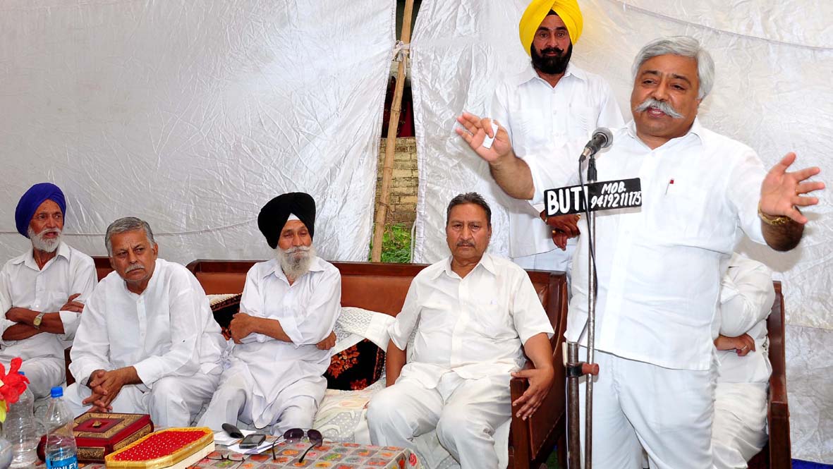 page7-3MLC, Ajay Sadhotra addressing a public meeting at Gol Gajral on Monday. MLC, Ajay Sadhotra addressing a public meeting at Gol Gajral on Monday.