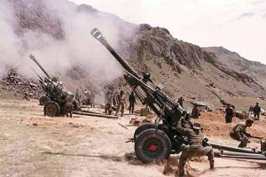 INDIAN ARMY SOLDIERS FIRE ARTILLERY SHELLS TOWARDS KASHMIR
