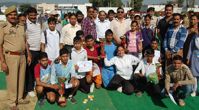 Winners of Samba Marathon posing for a group photograph alongwith SSP Samba on Friday.