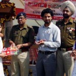 SP Kathua Atul Kumar Goel and other dignitaries presenting award to a winner during valedictory function of Painting Competition in Kathua on Saturday.