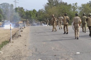 Cops patrol Nagrota after clearing the road of blockade from stone pelters on Tuesday. —Excelsior/Rakesh