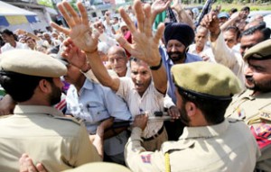 Police personnel restricting protesting PoK refugees to march towards Civil Secretariat at Jammu on Monday. - Excelsior/Rakesh