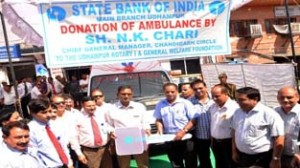 Chief General Manager, SBI, Chandigarh Circle, N K Chari, handing over the keys of ambulance to chairman, Rotary Eye Club, D N Sharma.