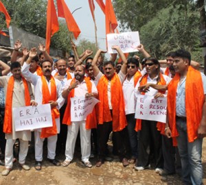 Sena leaders protesting at Jammu on Sunday. Excelsior/ Rakesh