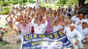 PoK refugees staging protest dharna at Panjtirthi on Saturday. —Excelsior/Rakesh