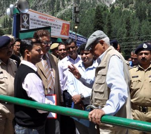 Governor, N N Vohra enquiring the arrangements from yatris at Baltal on Friday.