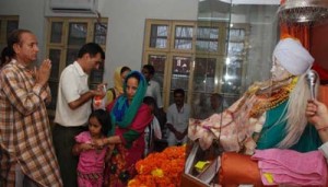 —Excelsior/Rakesh Devotees paying obeisance to Bhagavaan Gopinath on his Mahajayanti at Udheywala Ashram on Saturday.