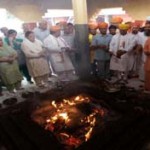 `Hawan-Yagya' being performed at Lakshmi Narayan Mandir Gandhi Nagar, in Jammu for Uttarakhand victims on Wednesday. —Excelsior/Rakesh