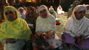 Women during special prayers on 27th night of Ramdan at Srinagar on Tuesday. —Excelsior/Amin War