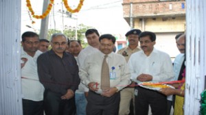 SBI GM AK Jain flanked by other dignitaries inaugurating SBI’s new branch at Reshamgarh Colony on Thursday.