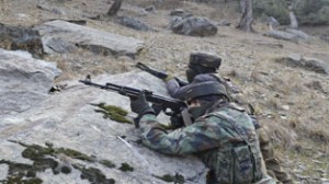 Army personnel in action at Lolab forests in Kupwara on Wednesday.  —Excelsior/Abid Nabi