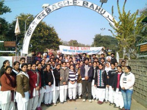 The students of NSS unit of Sant Rocha Singh Degree College posing for photograph after performing a cleanliness drive on Saturday.