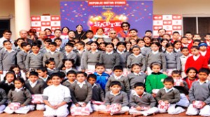 Children of Bal Niketan Ved Mandir, Amphalla posing for a photograph alongwith chief guest SM Sahai, ADGP (Armed).