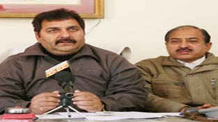 Office bearers of All J&K Guru Ravi Dass Sabha interacting with media persons at Jammu on Tuesday. -Excelsior/Rakesh