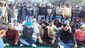 People protesting against encroachment of land at Gole Gujral on Monday.—Excelsior /Rakesh