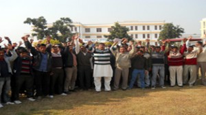 PHE daily wagers protesting in front of DC office Samba on Monday. -Excelsior/Gautam