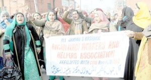 Anganwadi workers and helpers shouting slogan during a protest at Srinagar on Wednesday. -Excelsior/Amin War