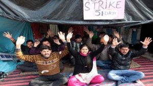 Selected jail warden candidates raising slogans during hunger strike at Jammu on Tuesday.               -Excelsior/Rakesh
