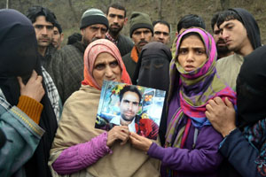 People protest in Baramulla demanding release of truck drivers stranded in PoK. -Excelsior/Aabid Nabi