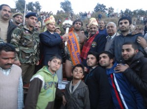 JKP wrestler Benia posing for a group photograph alongwith the dignitaries on Wednesday.