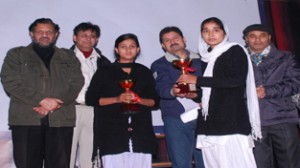 Winners posing alongwith College Principal and other dignitaries during concluding ceremony of Quiz Competition at GGM Science College.