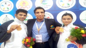 Khalida Banoo and other medalist posing for a photograph alongwith National wushu coach, Kuldeep Handoo on Wednesday.