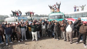 Transport operators on strike holding protest demonstration at Ware House in Jammu on Tuesday. Another pic on page 6            —Excelsior/Rakesh