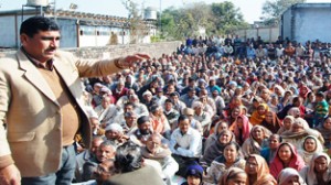 Labba Ram Gandhi addressing West Pak refugees at Swankha Morh on Sunday. -Excelsior/ Gautam