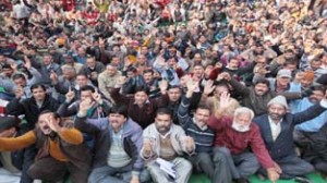 PHE workers staging protest outside Chief Engineer's office  at B C Road in Jammu on Friday. —Excelsior/Rakesh