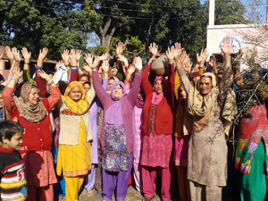 People protesting against water scarcity at Jatwal, Samba on Friday. —Excelsior/Gautam