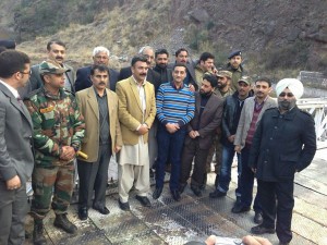 Cross-LoC trade officers and traders meeting at Kaman Post on Monday.             —Excelsior/Aabid Nabi