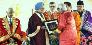 Prime Minister Dr Manmohan Singh presenting ISCA award to a scientist in Jammu University on Monday.