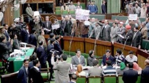 Opposition MLAs protesting in the Assembly on Wednesday.        —Excelsior/Rakesh