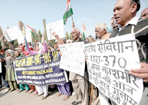 PoJK refugees raising slogans during protest at Jammu on Thursday. -Excelsior/Rakesh
