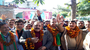 Dr Jitendra Singh being received by MLA Baldev Raj and others at Reasi on Sunday.