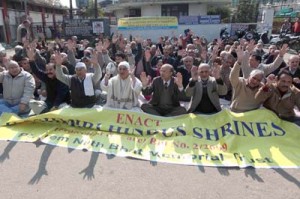 KPs protesting in front of Press Club, Jammu on Sunday. -Excelsior/Rakesh