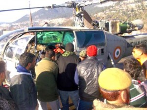 People shifting body of student to Jammu in IAF Chopper from Bhaderwah on Thursday.   -Excelsior/ Tilak Raj