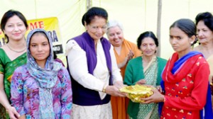 First lady Usha Vohra distributing prizes at Nagrota on Wednesday.