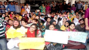 Para medical students raising slogans during protest at GMC, Jammu on Tuesday. -Excelsior/Rakesh