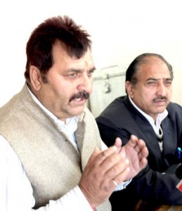 Vijay Lochan, president, All J&K Shri Guru Ravi Dass Sabha addressing press conference on Monday. -Excelsior/Rakesh