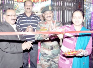 Regional Head of  SBI Rajesh Anand, Chief Manager Sunil Sharma and Dy GOC Brig JS Rajpurohit inaugurating SSK & CVM on Thursday.