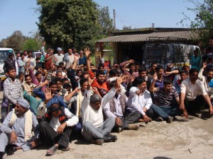 Chowchara villagers protesting against auto operators monoply on Wednesday. -Excelsior/Gautam